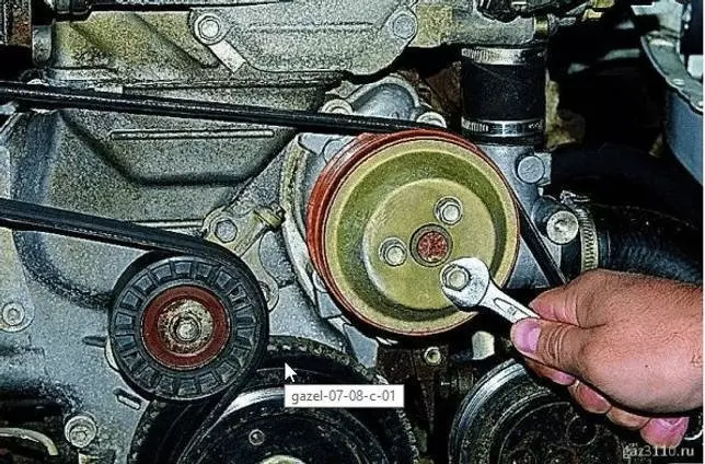 Осмотр и замена ремня привода вспомогательных агрегатов и насоса ГУР Mitsubishi Outlander XL 2007 - 2012 гг